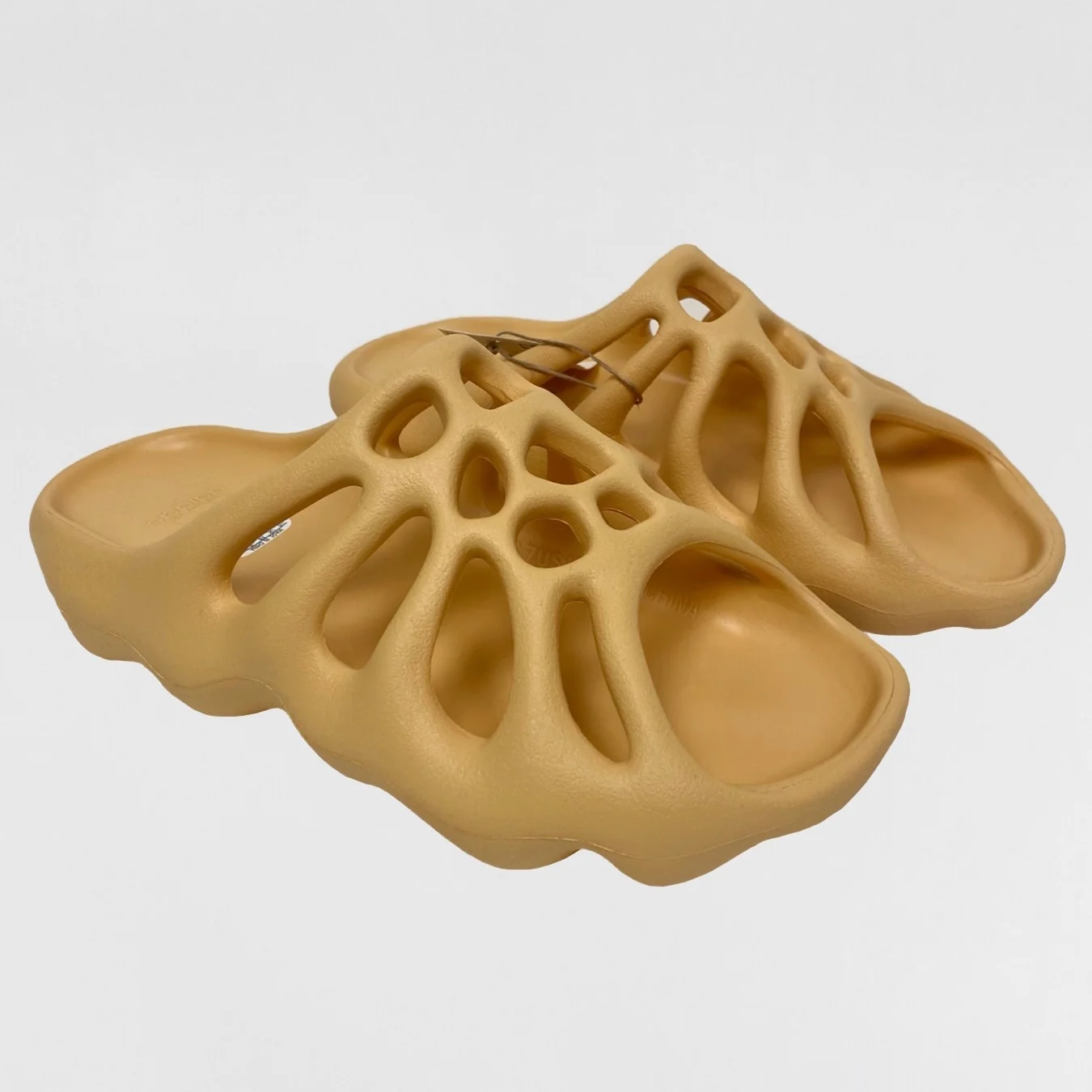 Yeezy 450 Slides In Cream - Image 8